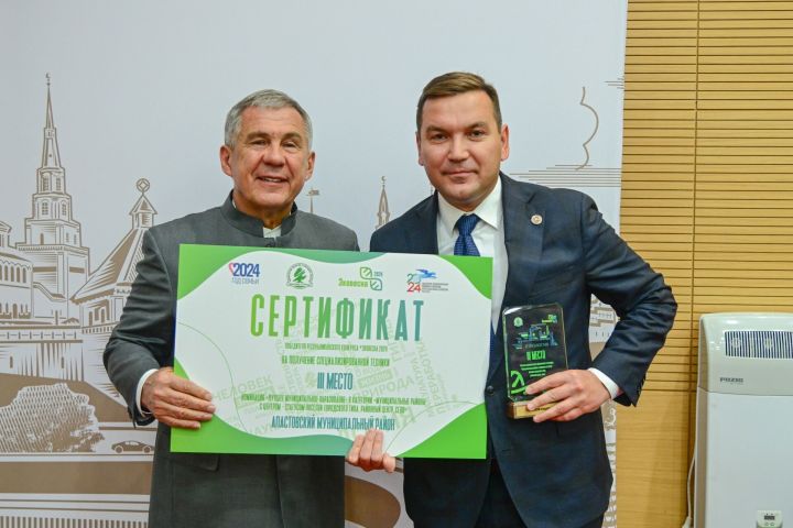 Рустам Минниханов наградил победителей «Эковесны» среди семей и муниципалитетов