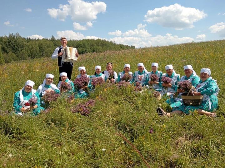 Апасның «Умырзая» ансамбле мәтрүшкә бәйрәме оештырды