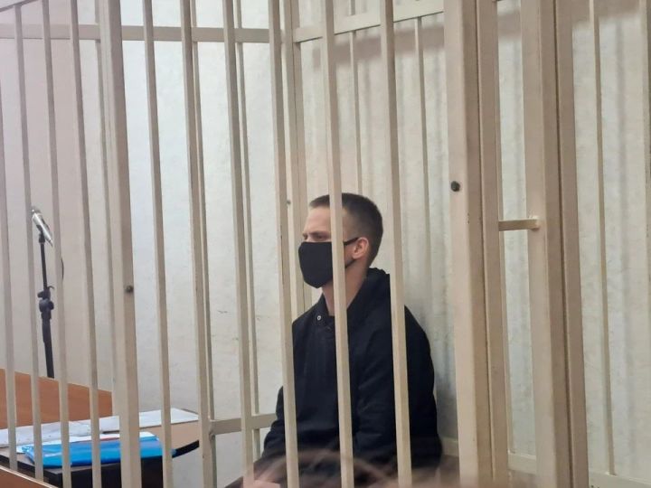«Әни, кайт». Үчле егет кияүгә чыгарга теләмәгән кызның муенын пыяла белән кискән
