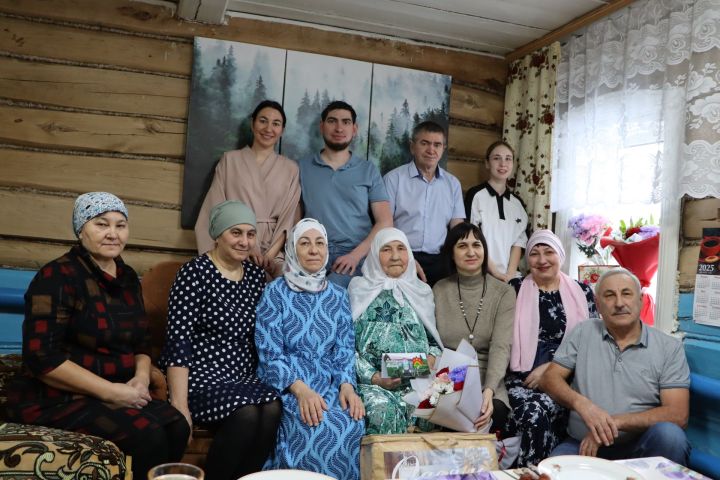 Рәхимә әби Гыймадиева: Чабата киеп үскән балалар без