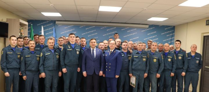 Район башлыгы Айрат Җиһаншин: “Сезнең хезмәт кеше милкен, сәламәтлеген, гомерен саклап кала”