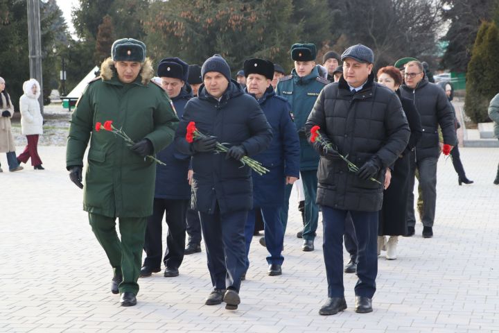 Апаста Ватан Геройларын искә алдылар