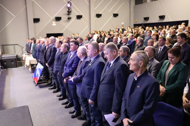 “Апас киләчәкне күрә белә һәм шул киләчәк өчен системалы эш алып бара”