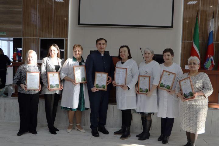 Апаста медицина хезмәткәрләре эшчәнлеккә нәтиҗә ясады