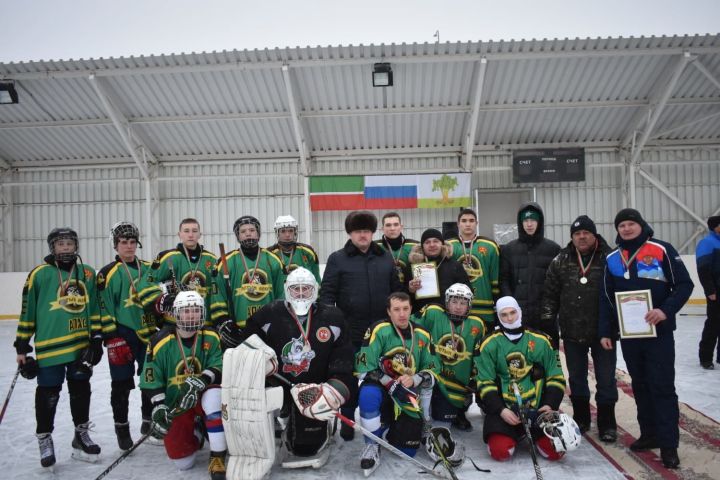 Апаслылар җиңү белән кайтты