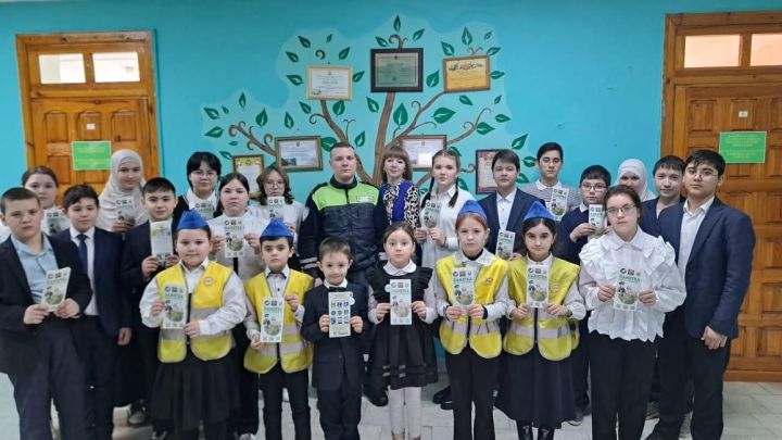 Дәүләки һәм Кильдураз укучылары юл сакчылары белән очрашты