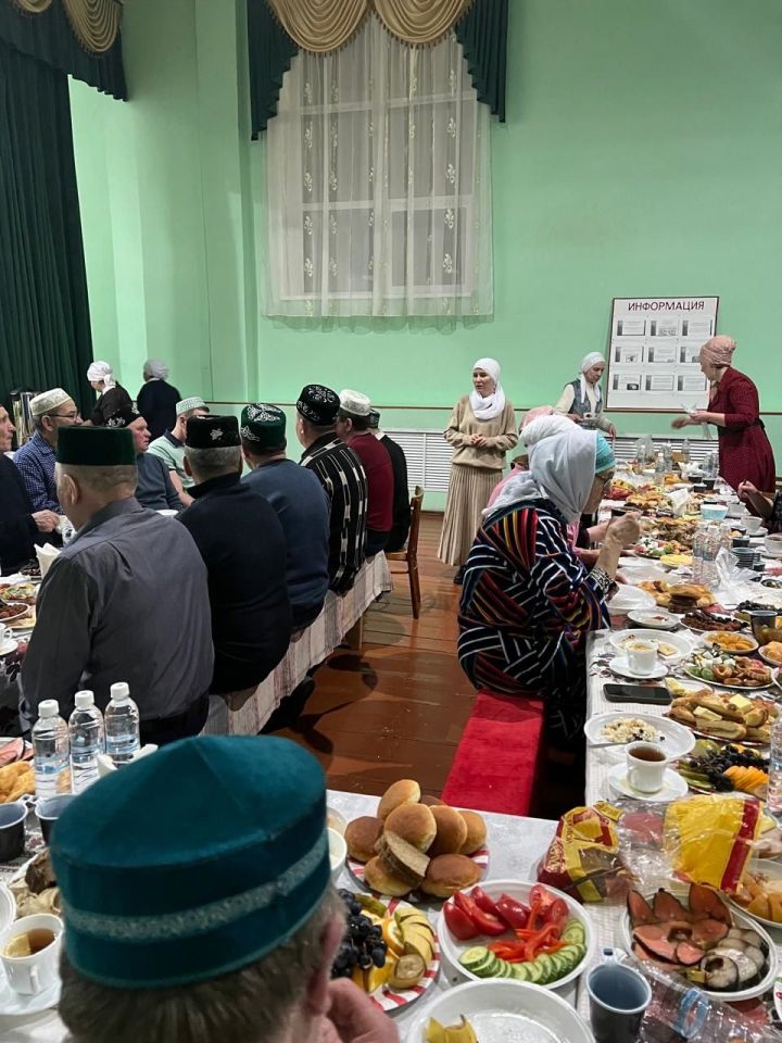 Тутай җирлегендә күмәкләшеп авыз ачтылар