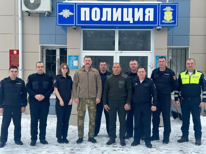 Апас эчке эшләр бүлеге хезмәткәрләре батыр егетләр белән очрашты