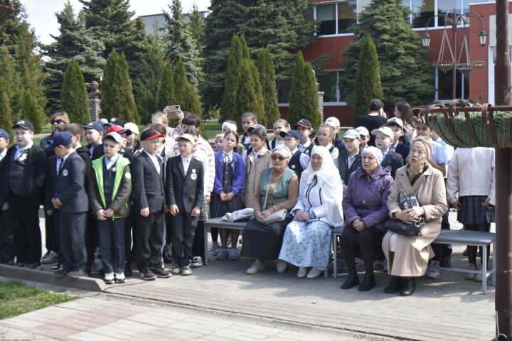 В Апастово прошел праздник родного языка и поэзии