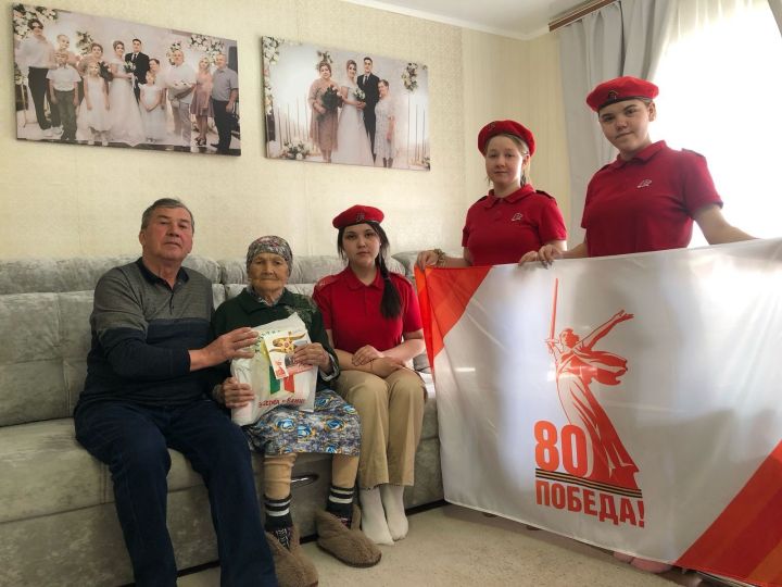 Учащиеся Табар-Черкийской школы поздравили своих односельчан- тружеников тыла с Днем Великой Победы