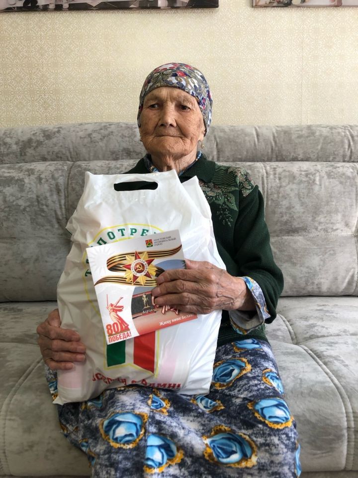 Учащиеся Табар-Черкийской школы поздравили своих односельчан- тружеников тыла с Днем Великой Победы