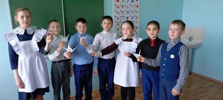 Тысяча журавлей сделаны руками детей Апастовского района в рамках акции «Журавли нашей памяти»