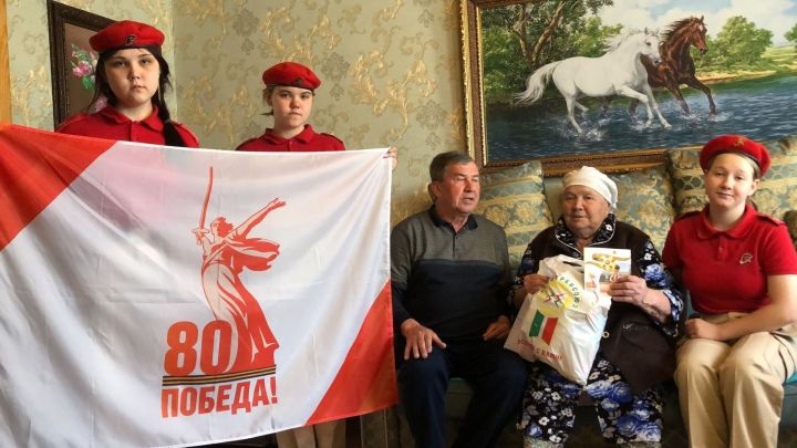 Учащиеся Табар-Черкийской школы поздравили своих односельчан- тружеников тыла с Днем Великой Победы