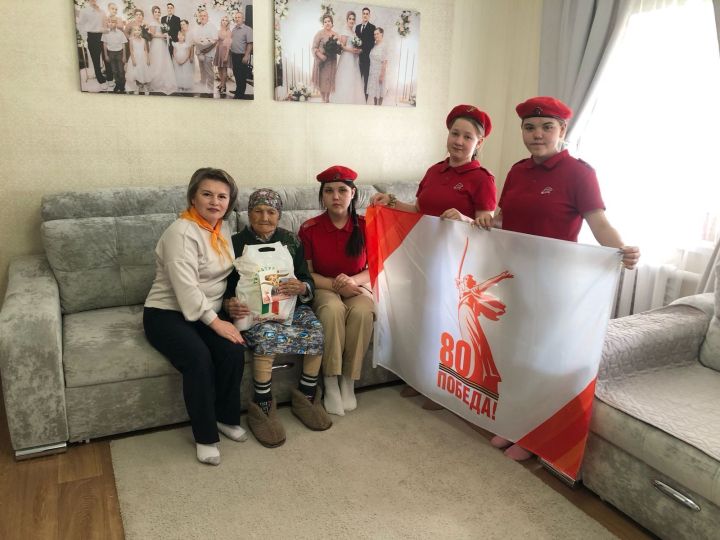 Учащиеся Табар-Черкийской школы поздравили своих односельчан- тружеников тыла с Днем Великой Победы