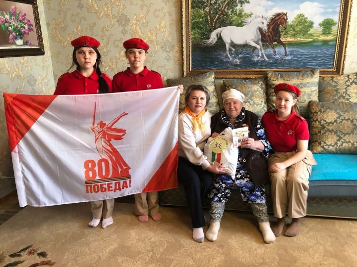 Учащиеся Табар-Черкийской школы поздравили своих односельчан- тружеников тыла с Днем Великой Победы