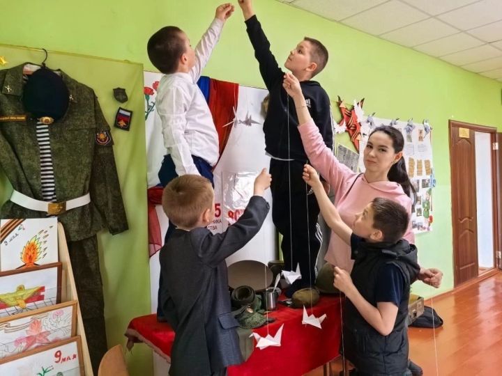 Тысяча журавлей сделаны руками детей Апастовского района в рамках акции «Журавли нашей памяти»