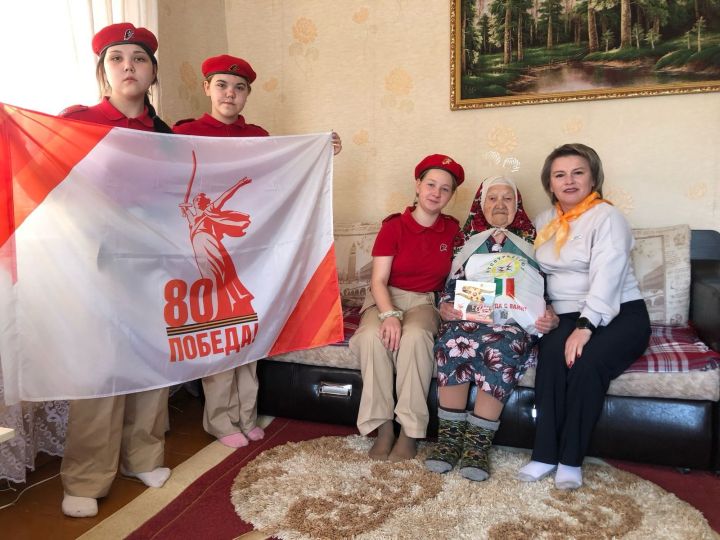 Учащиеся Табар-Черкийской школы поздравили своих односельчан- тружеников тыла с Днем Великой Победы