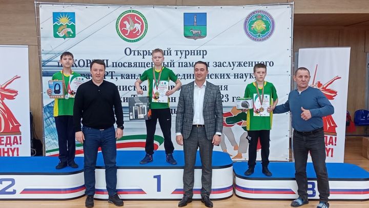 Апас көрәшчеләре сынатмый