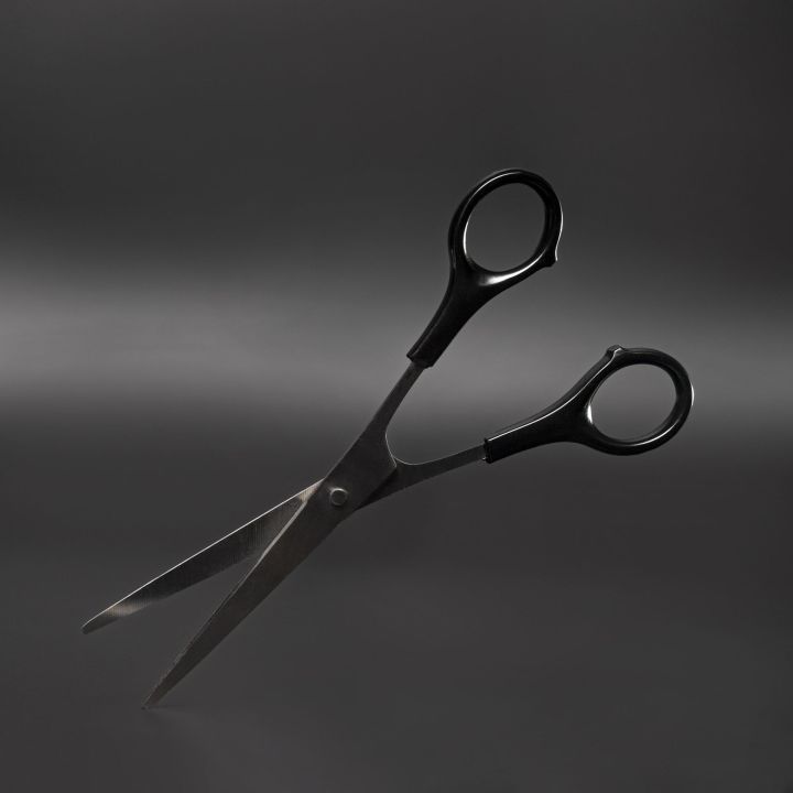 Кайчы белән уйнаганнар: Табиблар ике яшьлек кызның кулын коткарган