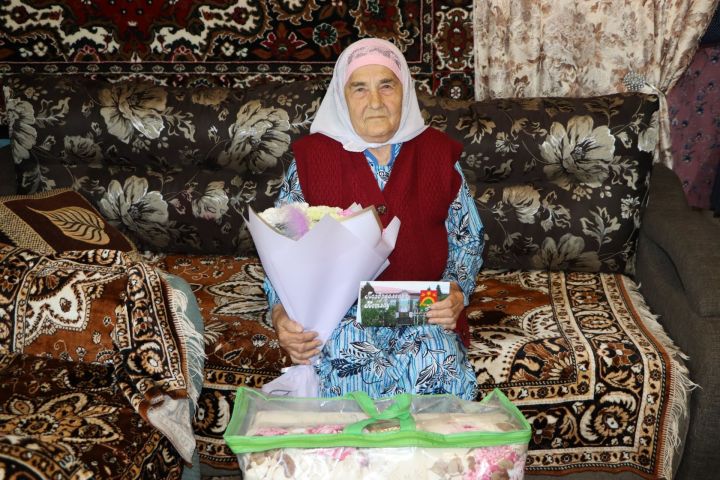 Фәнзилә әби Мәһдиева: “90 яшькә җитәрмен дип уйламаган идем”