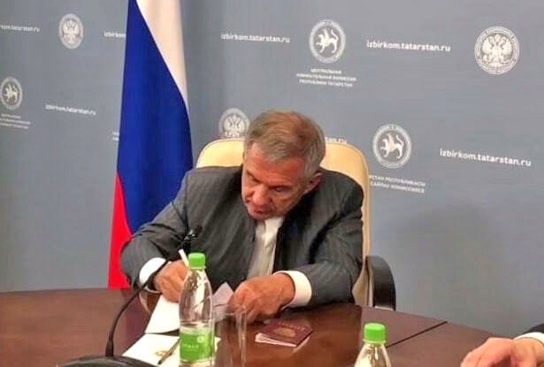 Рустам Минниханов подал в ЦИК РТ документы для регистрации кандидатом на выборах Раиса РТ