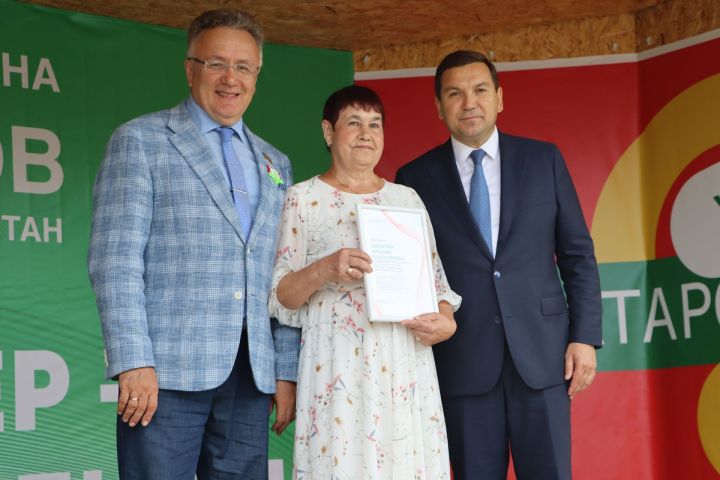 Илсөяр Шиһапова: Матурлыкны, җир эшен яратам