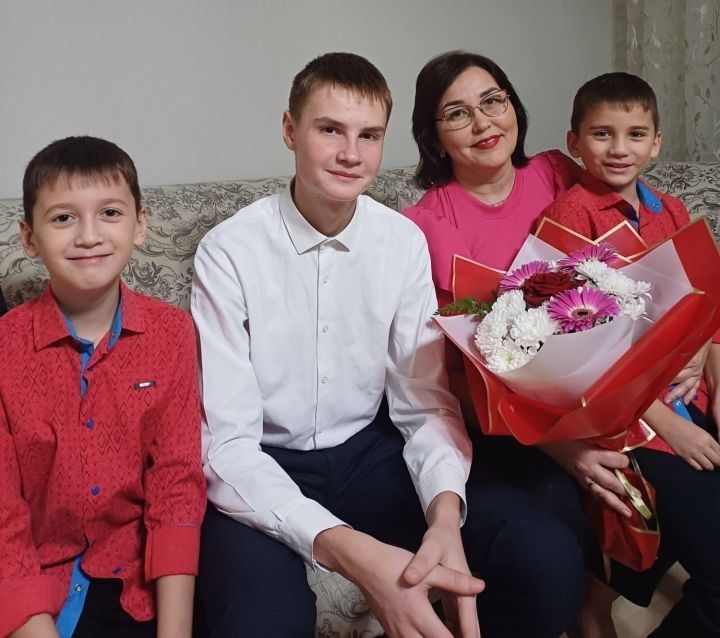 Апастан Люция Хәсәнова: «Өч балам да - Аллаһ бүләге»