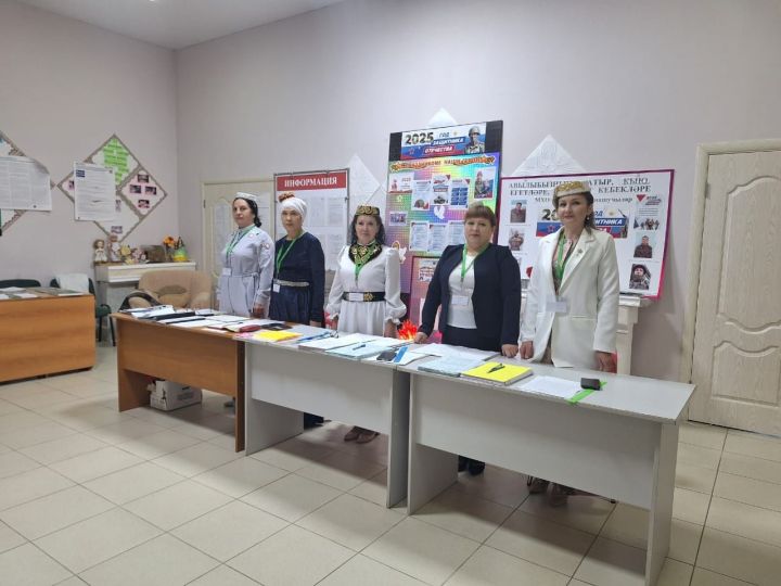 Морзалар авылы сайлау участогында милли киемнәрдән эшлиләр