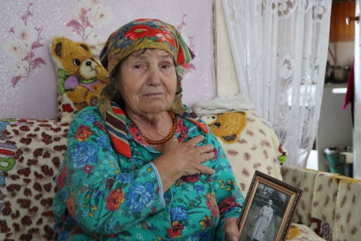 Югары Ындырчы авылыннан Валентина әби Кривошейна: “Тынычлыгыбызны саклап көрәшүче егетләргә чын күңелемнән булышам!”