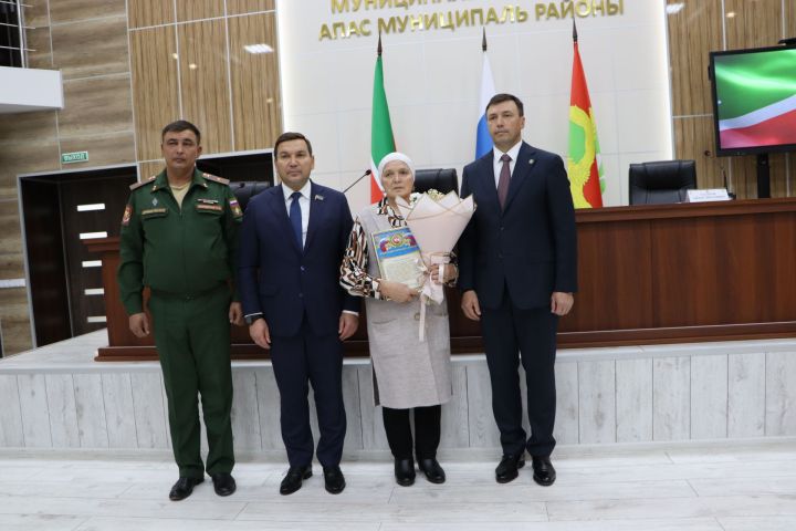 Апаста Батыр егетләрнең әти-әниләрен хөрмәтләделәр