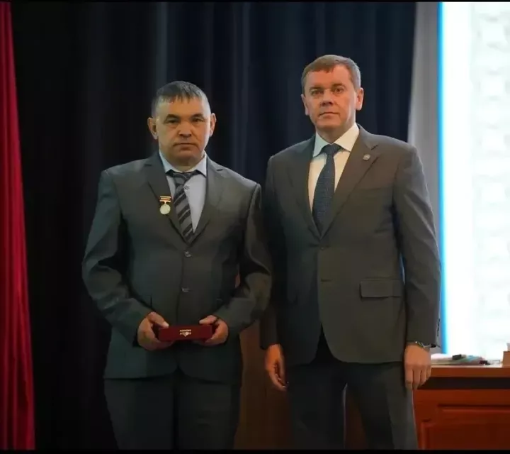 Поздравляем Рафила Равиловича Халилова с присвоением почётного звания «Заслуженный ветеринарный врач Республики Татарстан»! 💐💥🔥