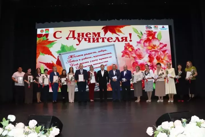 Апаста мөгаллимнәр һәм тәрбиячеләр һөнәри бәйрәмнәрен билгеләп үттеләр