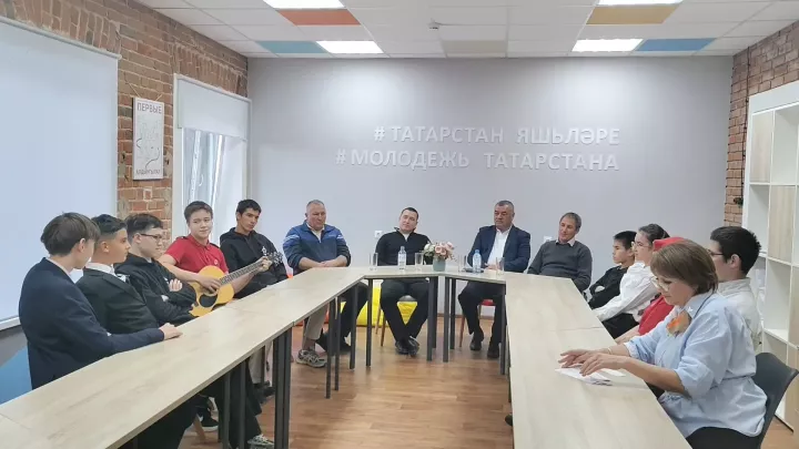 Мужество начинается с отца: урок для юнармейцев в Апастово