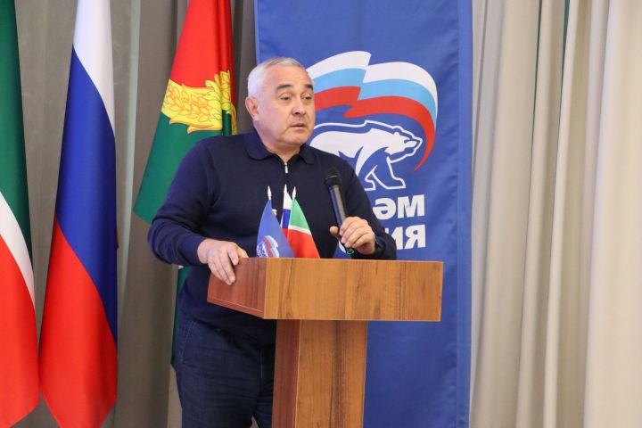 Апаста “Бердәм Россия» партиясенең беренчел бүлекчәләре секретарьлары семинары узды