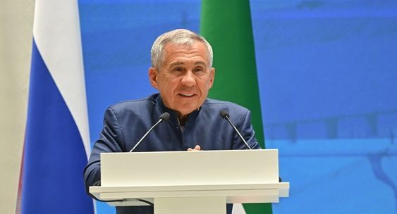 Рөстәм Миңнеханов Татарстан ветеринарларына биокалдыклар җыю өчен 10 машина ачкычы тапшырды