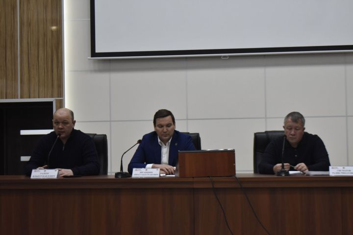 Апаста авыл хуҗалыгы тармагында хезмәт итүчеләр белән очрашу узды