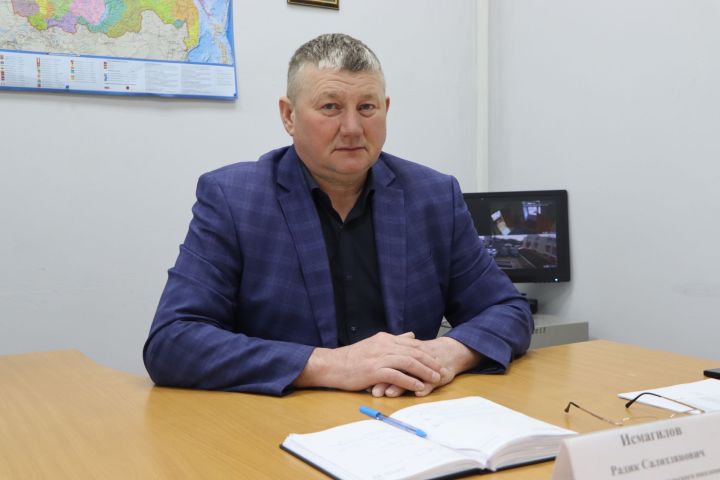 Радик Исмәгыйлев: “Җирлекне, җирне яратып, үземнең халкым дип эшлим”