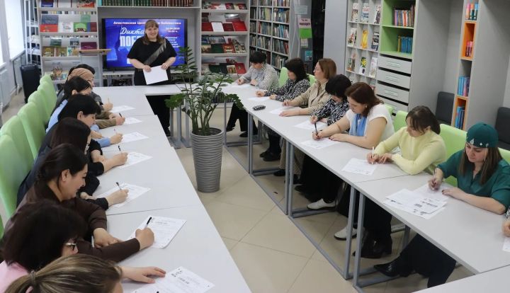Апас үзәк китапханәсе «Җиңү диктанты» Халыкара тарихи акциясен уздыру мәйданчыгы булды