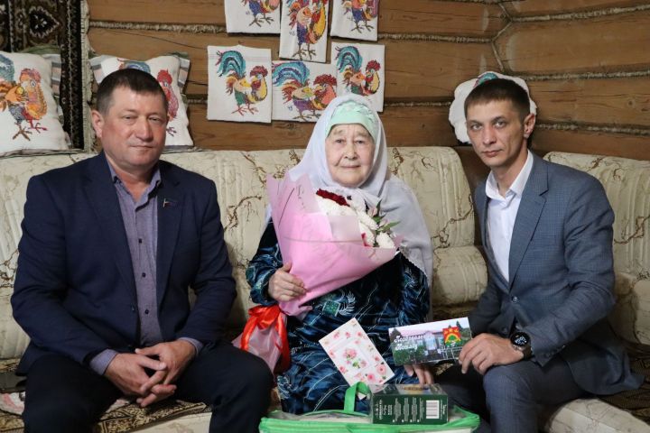 Сөрмәдия апа Зиннәтуллина бүген дә җитез әле