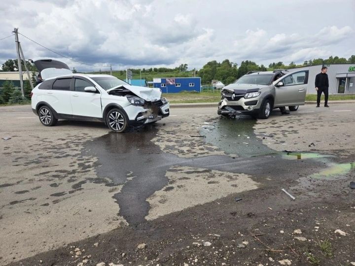 Апаста юл һәлакәтендә бер бала тән җәрәхәтләре алган