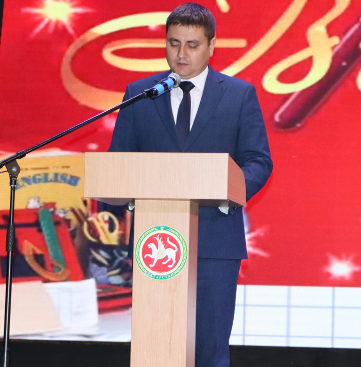 Апаста чыгарылыш кичәсе узды