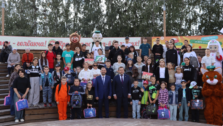 Апаста Республика көнен билгеләп уздылар