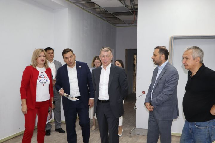 Апаска эш визиты белән Россия Дәүләт  Думасының икътисади сәясәт комитеты рәисе Максим Топилин килде