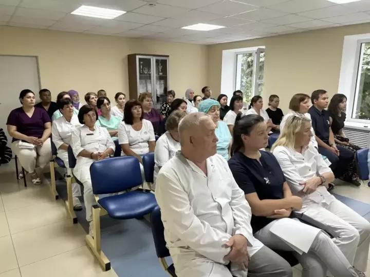 Максим Топилин район үзәк хастаханәсе коллективы белән очрашты