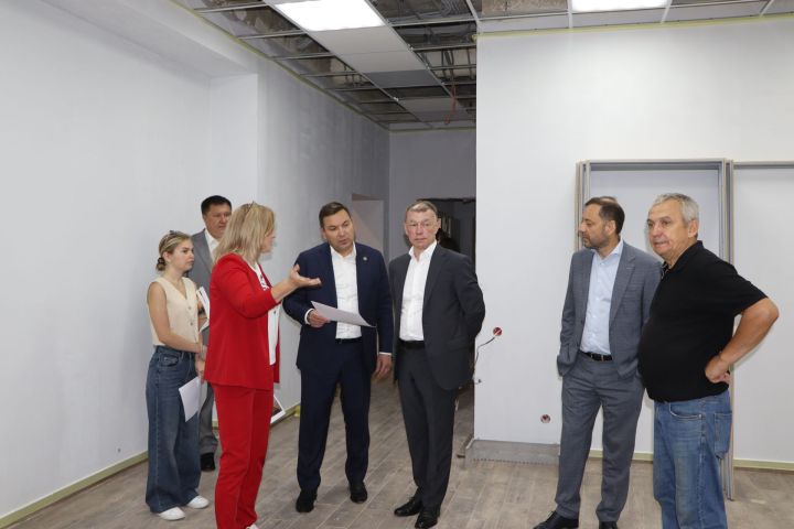 Апаска эш визиты белән Россия Дәүләт  Думасының икътисади сәясәт комитеты рәисе Максим Топилин килде