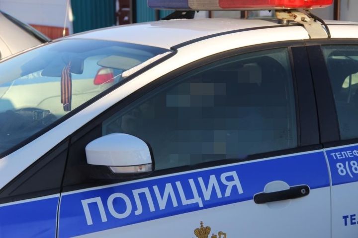 Район автоинспекциясе хезмәткәрләре юлларда салмыш машина йөртүчеләр белән әледән-әле очрашып тора