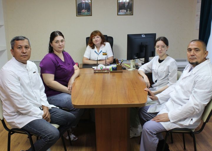 Апас районы хастаханәсе яңа белгечләр белән тулыланды