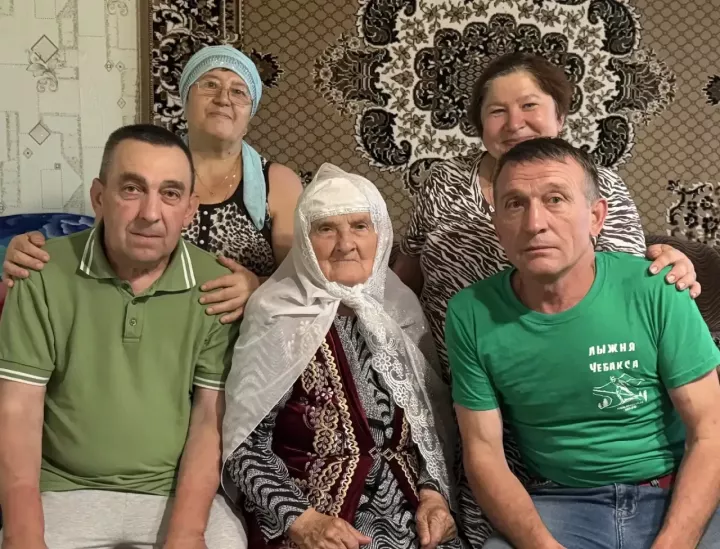 Дүртиледә яшәүче Зәкия әби Вафина 90 яшьлек юбилеен каршылады