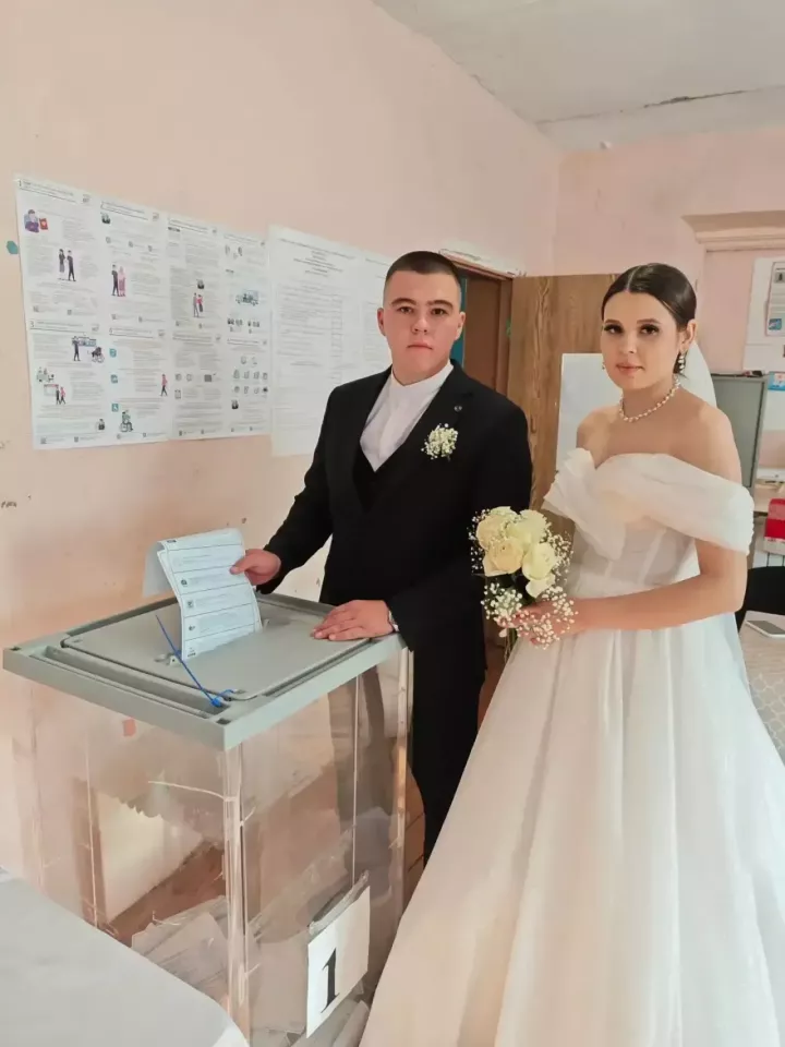 Апаста яшь гаилә тавыш бирде
